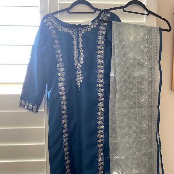 Indian gown, blue and silver with palazzo pants - Picture 2 of 2